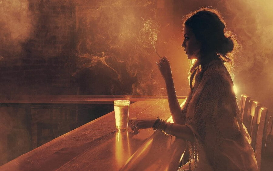 woman-drink-bar