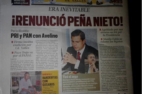 Anuncian la renuncia de EPN.