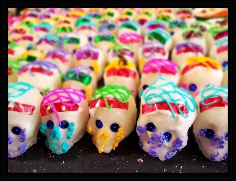 Típico dulce que se coloca en un altar de Día de Muertos, calaveritas de azúcar